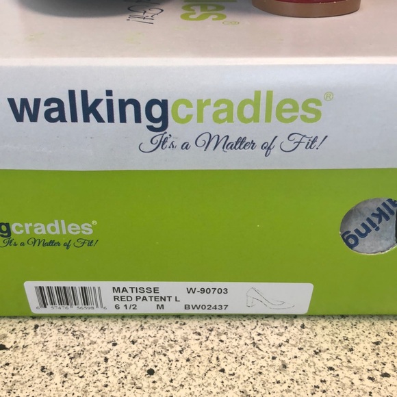 Walking Cradle Red Patent Leather pumps - Picture 2 of 3